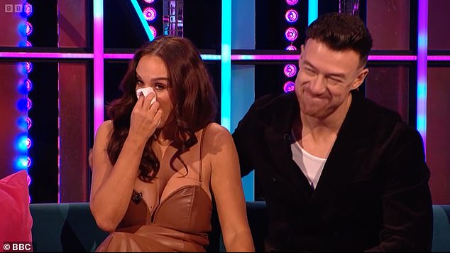 Vicky Pattison do Strictly admite que 'sabia que estava indo Vicky Pattison revelou que estava com o coração partido por seu parceiro de dança Kai Widdrington, pois ela sabia que eles estavam saindo do Strictly quando foi anunciado que eles estavam no baile