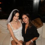 Victoria Beckham soltou o cabelo na noite de sexta-feira enquanto participava da despedida de solteira de Holly Ramsay no Soho Farmhouse