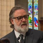 Russell Crowe era um amigo próximo e vizinho de Laws.