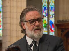 ‘Vida leal, calorosa e vivida ao máximo’: Russell Crowe presta homenagem ao titã do rádio John Laws Russell Crowe era um amigo próximo e vizinho de Laws.