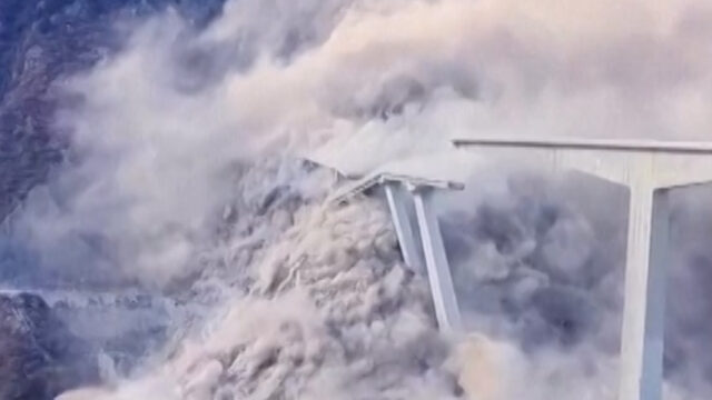 Vídeo: Ponte recém-inaugurada desaba na China
