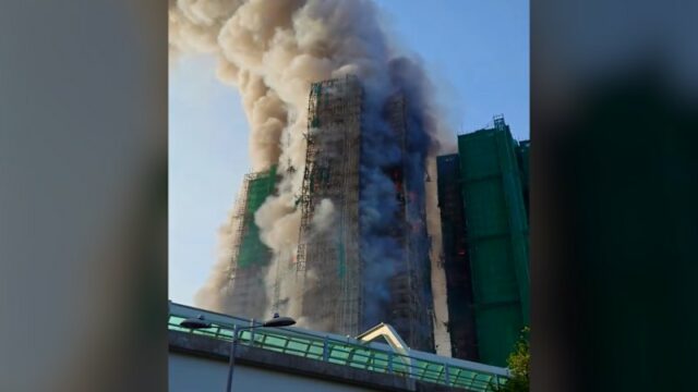 Vídeo captura início do incêndio em Hong Kong

