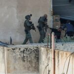 Vídeo mostra forças israelenses parecendo matar palestinos que se rendem