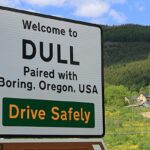 A pequena vila de Dull em Perthshire está geminada com Boring, Oregon, nos EUA - e também Bland em Nova Gales do Sul, Austrália