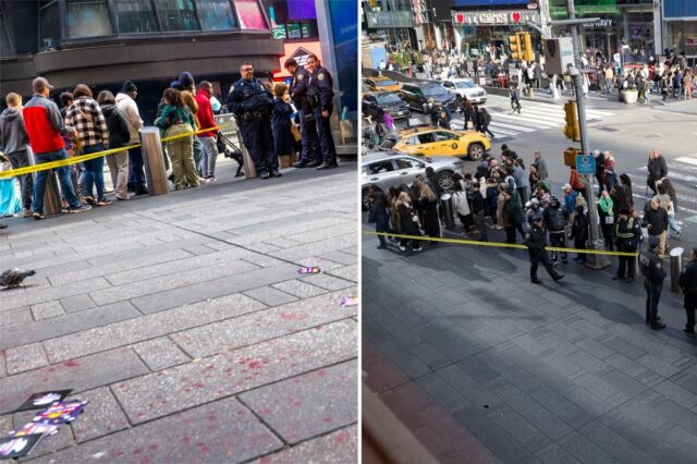 Vítima esfaqueada duas vezes na Times Square, Nova York, em Polícia e transeuntes atrás de fita amarela com suspeitas de manchas de sangue no chão da Times Square.