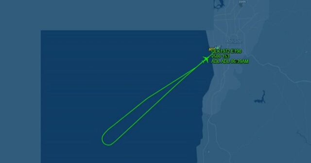 Voo da QantasLink volta minutos após decolagem em Adelaide Voo da QantasLink volta minutos após decolagem em Adelaide