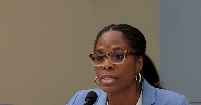 Votação para censurar a democrata Stacey Plaskett pelo fracasso do Votação para censurar a democrata Stacey Plaskett pelo fracasso do relacionamento com Epstein