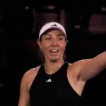 WTA Finals: Pegula vence Paolini e mantém viva a candidatura às semifinais