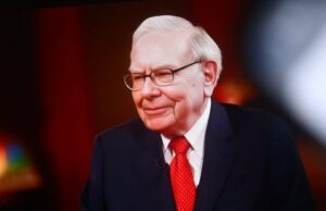 Warren Buffett disse que o ouro é ‘quase a última coisa’ que ele gostaria de possuir – ele ‘preferia muito’ acres de terra, um apartamento ou doces ao metal precioso Warren Buffett disse que o ouro é 'quase a última coisa' que ele gostaria de possuir - ele 'preferia muito' acres de terra, um apartamento ou doces ao metal precioso