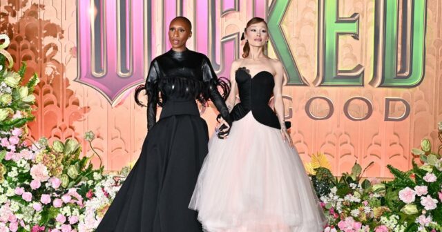 'Wicked: For Good' chega ao topo das bilheterias com estreia doméstica de US$ 150 milhões
