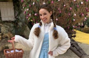 ‘Wicked: For Good’ nunca mostra o rosto de Dorothy, mas a atriz diz que ainda foi uma ‘experiência de mudança de vida’ 'Wicked: For Good' nunca mostra o rosto de Dorothy, mas a atriz diz que ainda foi uma 'experiência de mudança de vida'