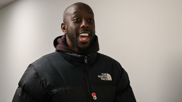 Wissa treina com o Newcastle pela primeira vez desde a lesão de setembro
