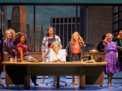 ‘Working Girl’, o musical, é uma imitação grosseira da música e do estilo dos anos 80 (e do filme original) 'Working Girl', o musical, é uma imitação grosseira da música e do estilo dos anos 80 (e do filme original)