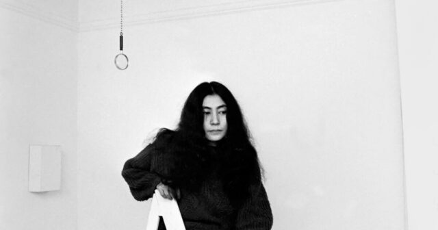 Yoko Ono está finalmente tendo uma exposição individual em um Yoko Ono está finalmente tendo uma exposição individual em um museu no SoCal