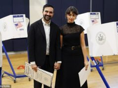 Zohran Mamdani conquista a vitória em Nova York para se tornar o primeiro prefeito socialista democrático da cidade Zohran Mamdani (foto à esquerda) foi eleito prefeito da cidade de Nova York, tornando-se o primeiro muçulmano a conquistar o cargo
