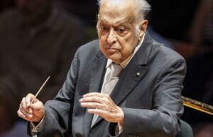 Zubin Mehta, aos 89 anos, permanece no comando da gigantesca Oitava Sinfonia de Bruckner Zubin Mehta, aos 89 anos, permanece no comando da gigantesca Oitava Sinfonia de Bruckner