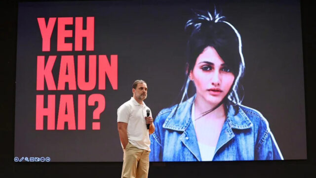 NOVA DELHI, ÍNDIA - 5 DE NOVEMBRO: O líder do Congresso, Rahul Gandhi, discursa em uma entrevista coletiva sobre o suposto "roubo de votos" nas eleições de Haryana em Indira Bhawan, em 5 de novembro de 2025, em Nova Delhi, Índia. O líder do Congresso afirmou que havia 25 lakh "falso" eleitores em Haryana, incluindo o exemplo de uma mulher que ele disse ser uma modelo brasileira, mas sua foto é usada para registrar-se como eleitora em várias cabines