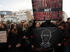 ‘Chega de repressão’: milhares de tunisinos protestam contra Kais Saied ‘Chega de repressão’: milhares de tunisinos protestam contra Kais Saied