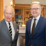 Mark Dreyfus instou o governo albanês a formar uma república e a introduzir mandatos eleitorais de quatro anos, ao mesmo tempo que elogiava os antigos governos trabalhistas por serem instigadores da mudança.