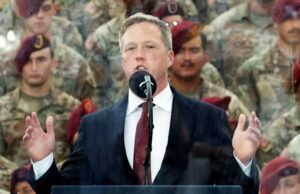 ‘Drone guy’: a estrela em ascensão que se tornou o homem de Trump na Ucrânia O presidente ucraniano, Volodymyr Zelensky, reuniu-se com Driscoll em Kyiv na semana passada.