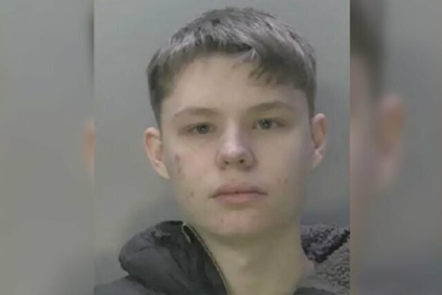 ‘Frio, sinistro e calculado’: adolescente funcionária de creche presa por Uma entrevista policial com Thomas Waller (Polícia de Surrey)