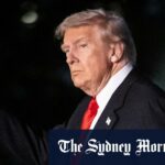 Membros da Guarda Nacional da Califórnia separando produtos no Banco Alimentar de Los Angeles na semana passada.