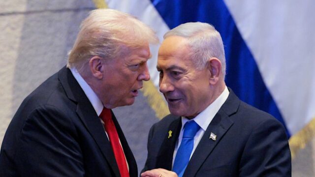 Donald Trump com Benjamin Netanyahu no Knesset israelense em outubro.