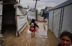 ‘Tudo está encharcado’: chuvas de inverno em Gaza trazem nova miséria para os palestinos Yahoo news home