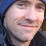 O desfile de ônibus aberto trouxe torcedores exultantes do Liverpool às ruas em massa.