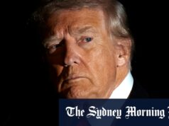 ‘Você deve votar nele’: Trump intervém nas eleições para prefeito de Nova York Zohran Mamdani faz campanha no Harlem, Nova York, no domingo.