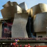 10 edifícios icônicos de Frank Gehry que transformaram seus ambientes
