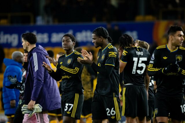 Manchester United comemorando contra o Wolves