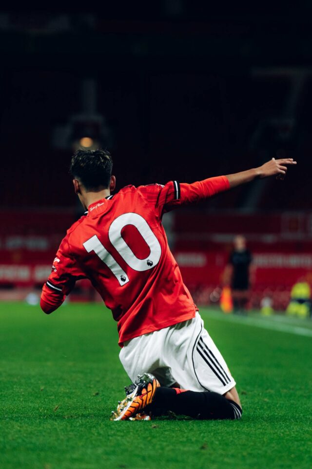 11 gols em 12 jogos: o hype do garoto-prodígio do JJ Gabriel lança um tackle em Old Trafford