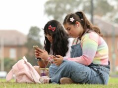 Natal desconectado: proibição de mídia social para adolescentes australianos traz problemas de férias Yahoo news home