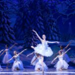 Wagner Moura estrela como um ex-professor perseguido por seu passado no Brasil dos anos 1970 em