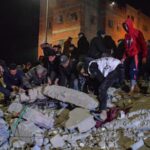 Os edifícios foram reduzidos a pilhas de escombros.