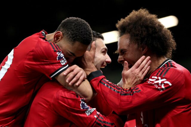 Manchester United ataca escanteio contra o West Ham