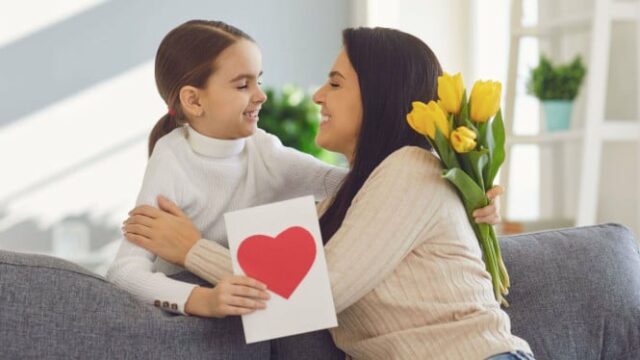 20 Saudações do Dia das Mães cheias de significado, maneiras simples de expressar amor pela mãe
