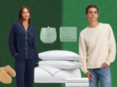 20 presentes Cosy Earth adorados pelos editores que você vai querer guardar para você Uma mulher vestindo pijama azul