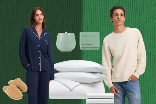 Uma mulher vestindo pijama azul