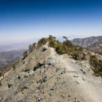 Matthew Micah Wright / Getty Images, ARQUIVO - FOTO: Nesta foto de arquivo sem data, o Monte Baldy é mostrado nas montanhas de San Gabriel, na Califórnia.