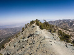 3 caminhantes encontrados mortos durante esforço de busca e resgate na Califórnia, dizem as autoridades Matthew Micah Wright / Getty Images, ARQUIVO - FOTO: Nesta foto de arquivo sem data, o Monte Baldy é mostrado nas montanhas de San Gabriel, na Califórnia.