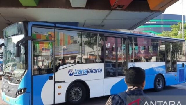 31 rotas Transjakarta desviadas na véspera de Ano Novo, MRT-LRT opera até de manhã cedo
