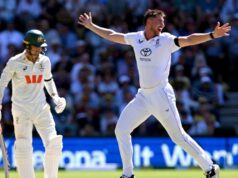 3º teste AUS vs ENG: Inglaterra insatisfeita com DRS depois que Carey sobreviveu preso atrás de recurso lightbox-info