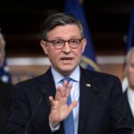 4 Republicanos desafiam o presidente Johnson para forçar a votação na Câmara sobre a extensão dos subsídios da ACA