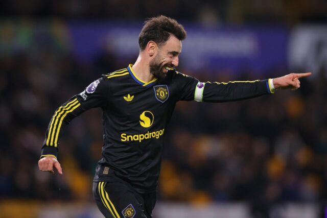 5 chances criadas, 85 toques: a estrela do Man Utd Bruno Fernandes da comemoração do gol do Manchester United com Matheus Cunha, uniforme preto