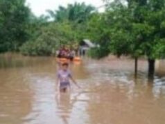 5 dias de espera, as vítimas das enchentes choram quando a ajuda finalmente chega: Ó Allah, somos gratos a você 5 dias de espera, as vítimas das enchentes choram quando a ajuda finalmente chega: Ó Allah, somos gratos a você