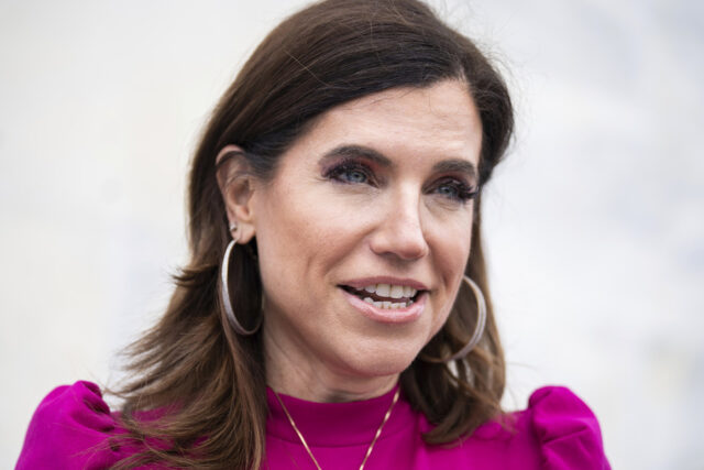 7 vezes que Nancy Mace saiu dos trilhos em 2025
