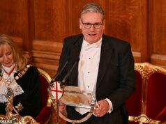 A China representa “uma ameaça à segurança nacional do Reino Unido”, alerta Sir Keir Starmer Sir Keir Starmer falando durante o banquete anual Lady Mayor no Guildhall, no centro de Londres