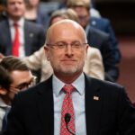 A FCC atualiza o site em tempo real para refletir o testemunho de Brendan Carr de que a agência não é independente